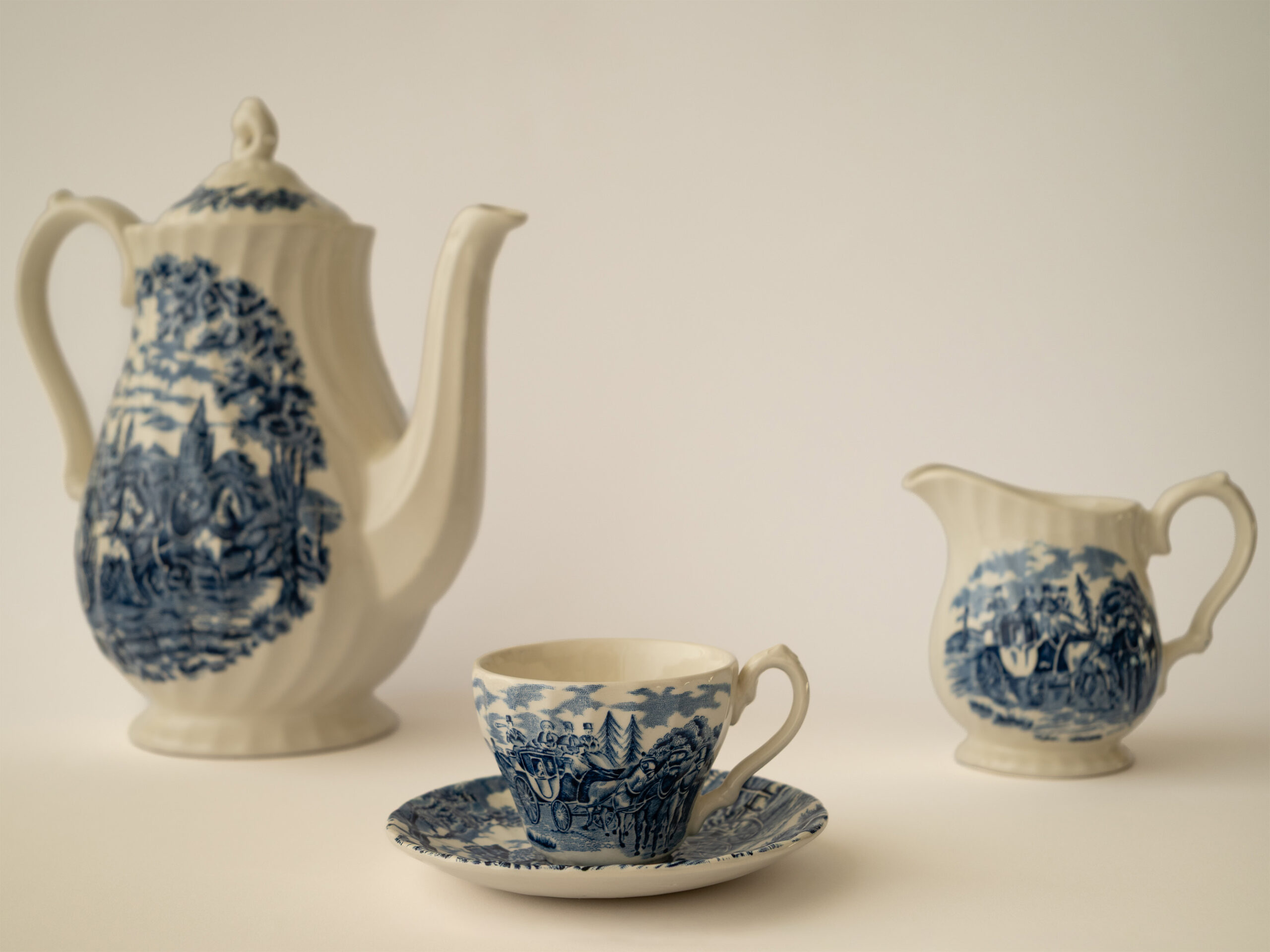Vintage porcelanski servis za čaj